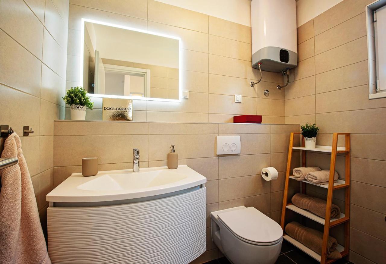 Sea Front Apartments Ivana Рогозниця Екстер'єр фото