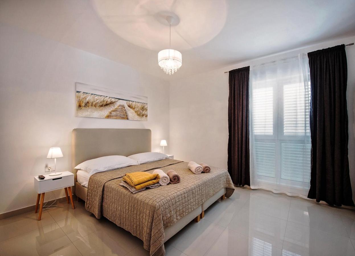 Sea Front Apartments Ivana Рогозниця Екстер'єр фото