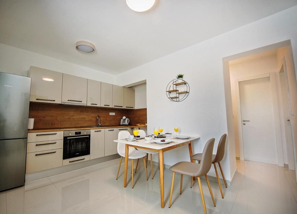 Sea Front Apartments Ivana Рогозниця Екстер'єр фото